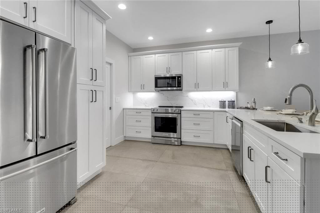 609 107th Ave N, Naples, FL 34108-6