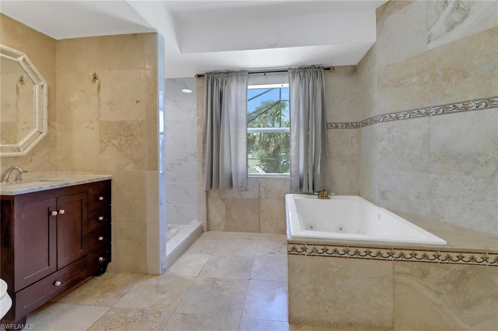 2540 47th Ter SW, Naples, FL 34116-17