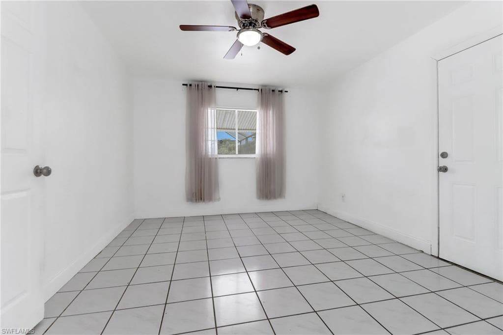 2540 47th Ter SW, Naples, FL 34116-18