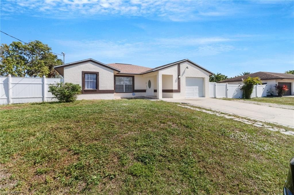 2540 47th Ter SW, Naples, FL 34116-1