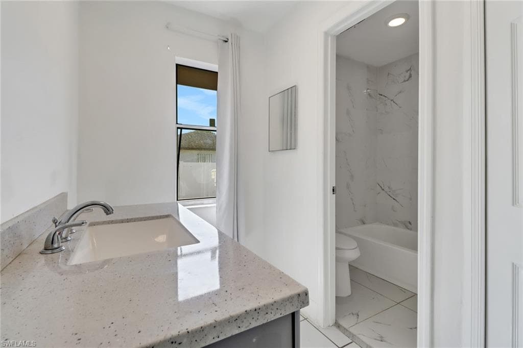 2540 47th Ter SW, Naples, FL 34116-19