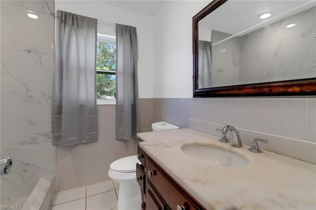2540 47th Ter SW, Naples, FL 34116-22