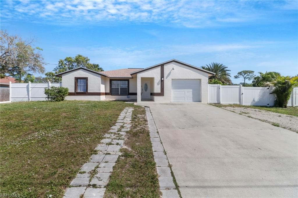 2540 47th Ter SW, Naples, FL 34116-7