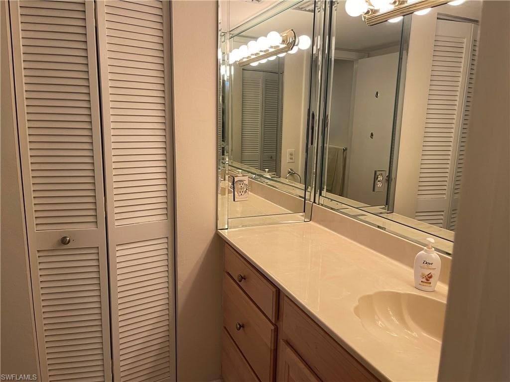 248 Palm Dr 5, Naples, FL 34112-15