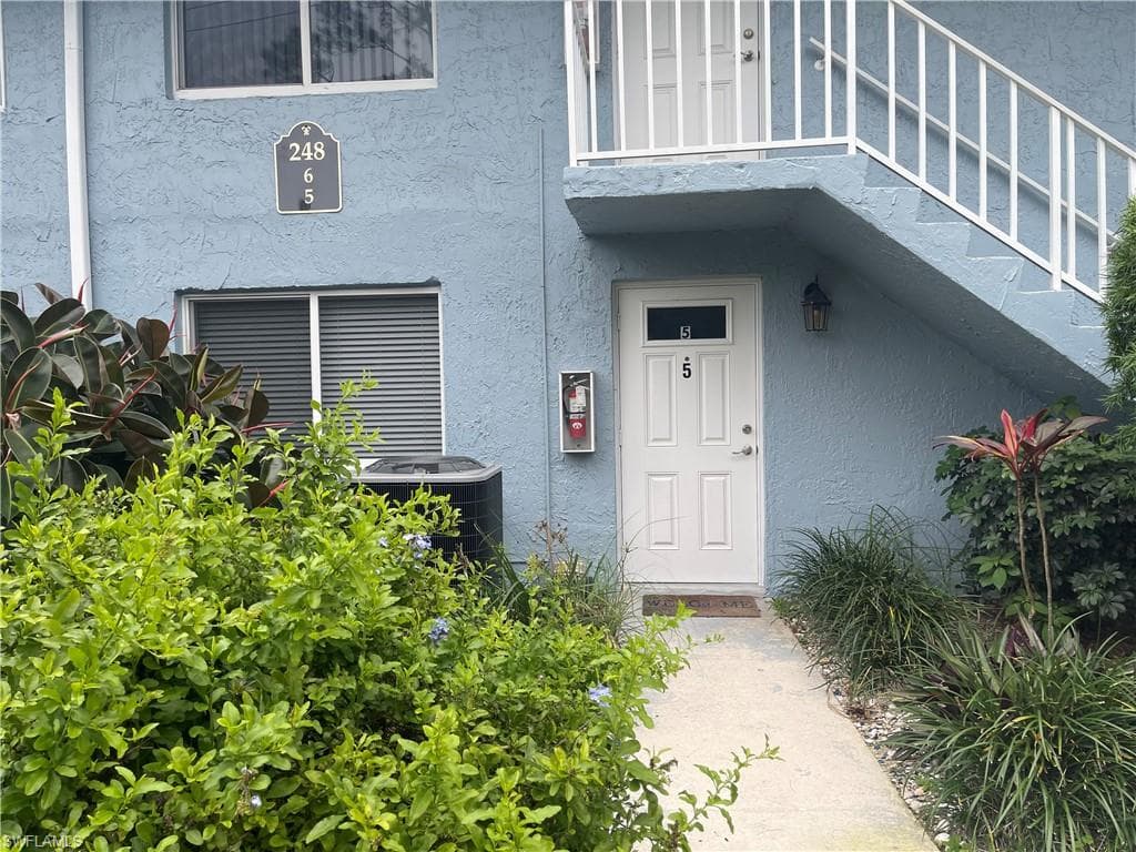248 Palm Dr 5, Naples, FL 34112-3