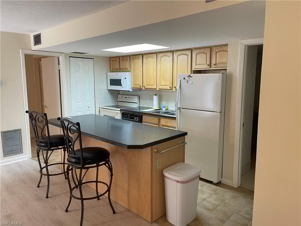 248 Palm Dr 5, Naples, FL 34112-7
