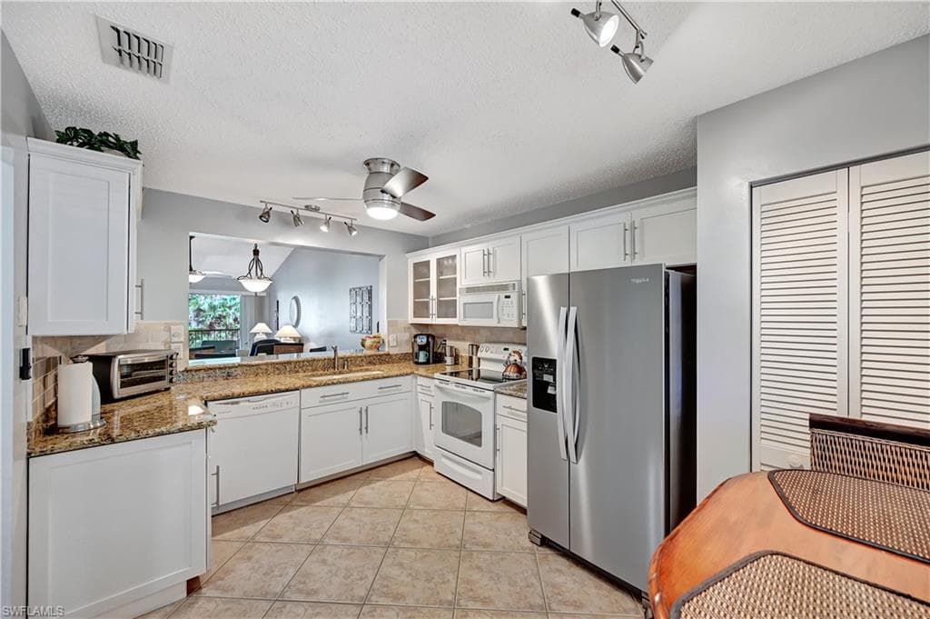 784 Landover Cir 203, Naples, FL 34104-4