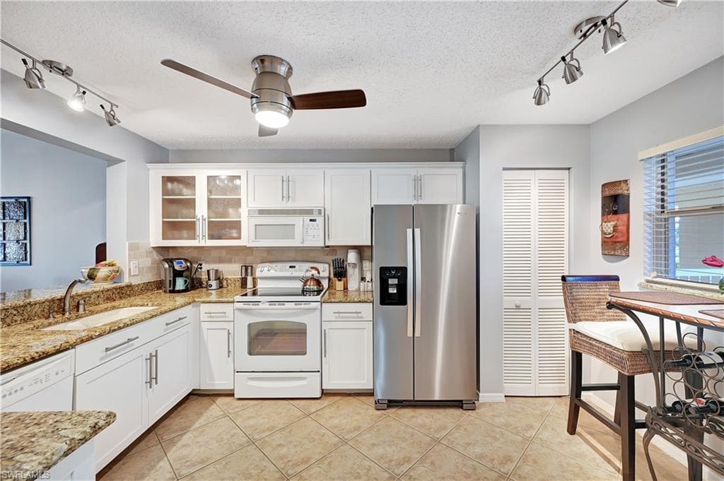 784 Landover Cir 203, Naples, FL 34104-5