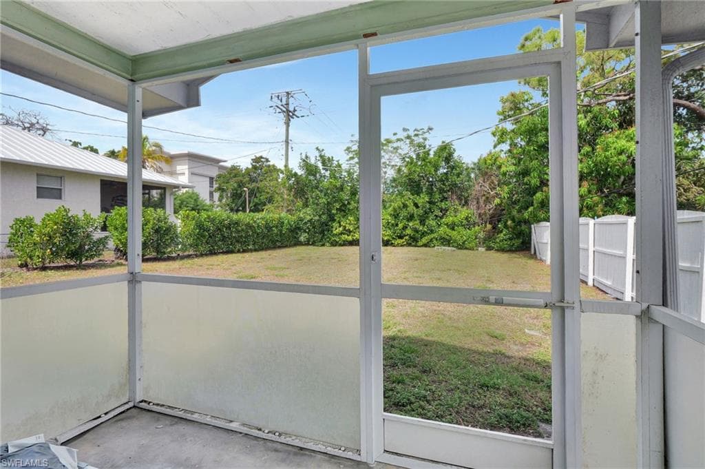 1009 Ridge St, Naples, FL 34103-27