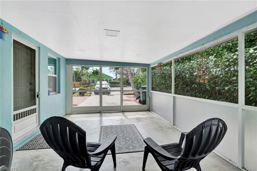 1009 Ridge St, Naples, FL 34103-5