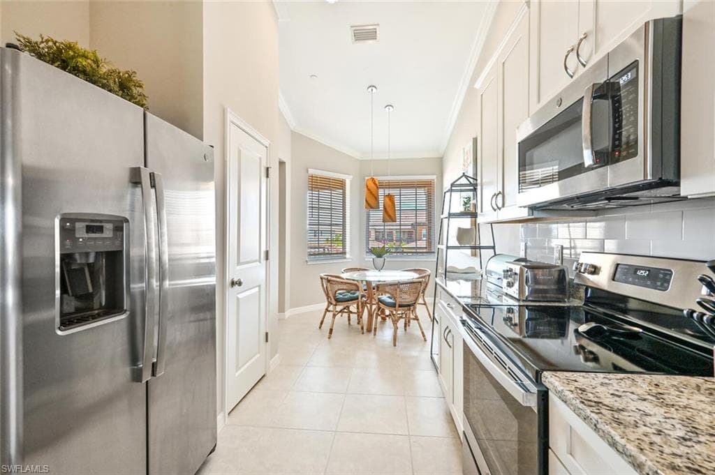 9389 Pocida Ct 202, Naples, FL 34119-11