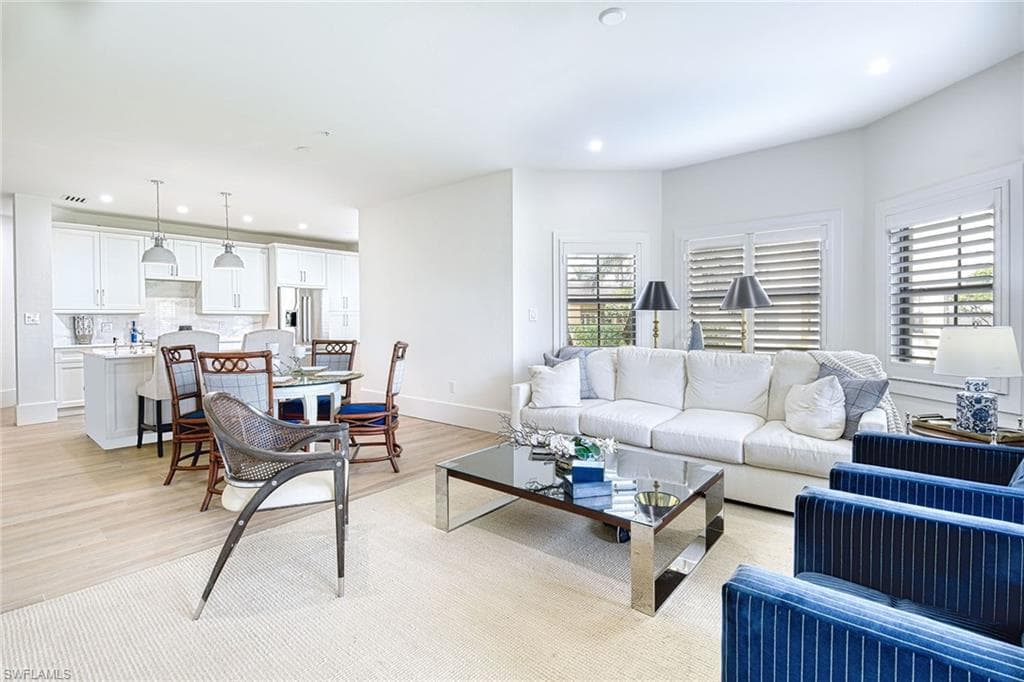 220 Vintage Cir B101, Naples, FL 34119-7