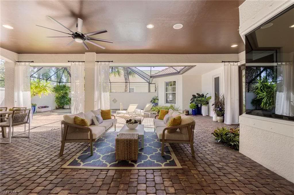 5066 Rustic Oaks Cir, Naples, FL 34105-9
