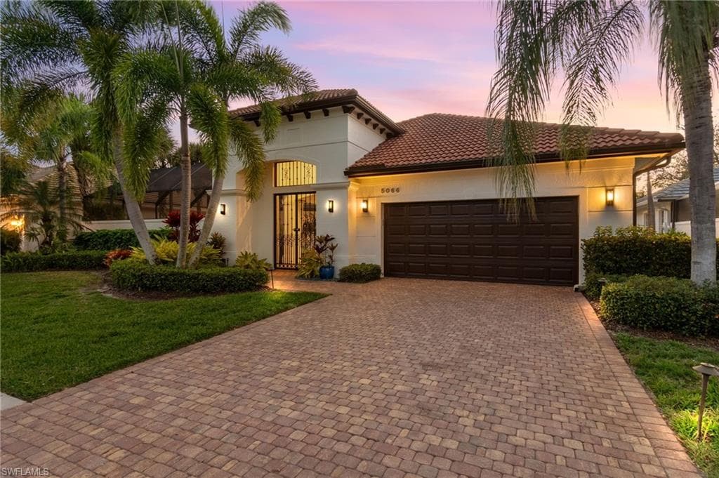 5066 Rustic Oaks Cir, Naples, FL 34105-2
