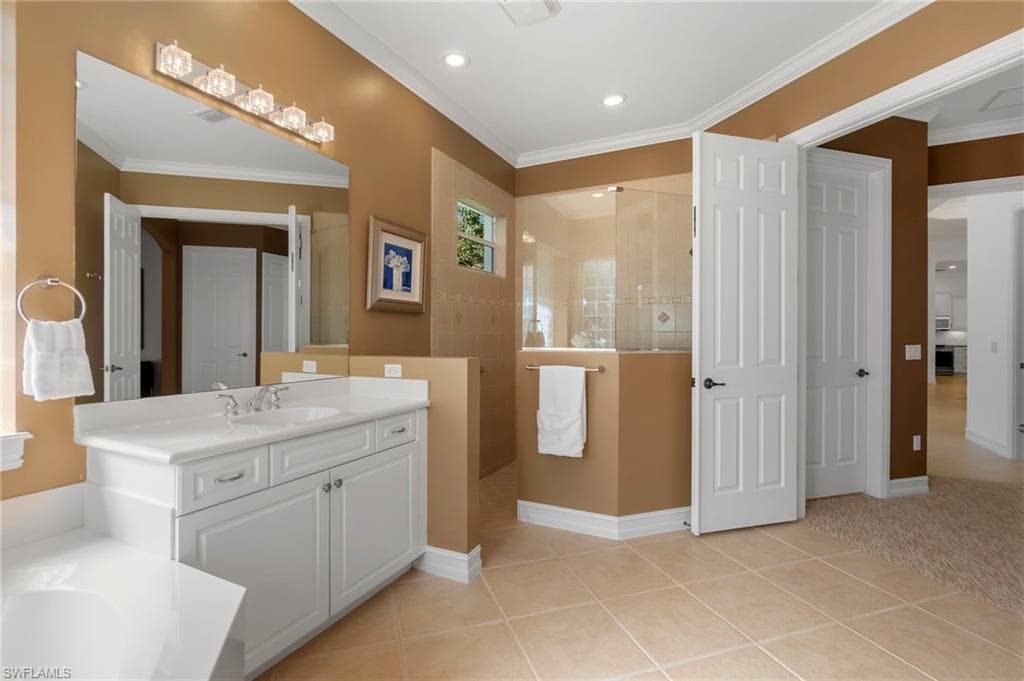 5066 Rustic Oaks Cir, Naples, FL 34105-35