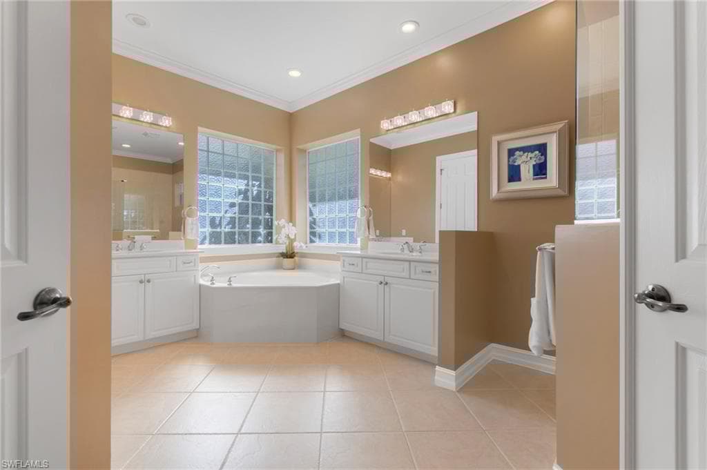 5066 Rustic Oaks Cir, Naples, FL 34105-36