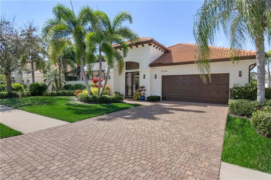 5066 Rustic Oaks Cir, Naples, FL 34105-4