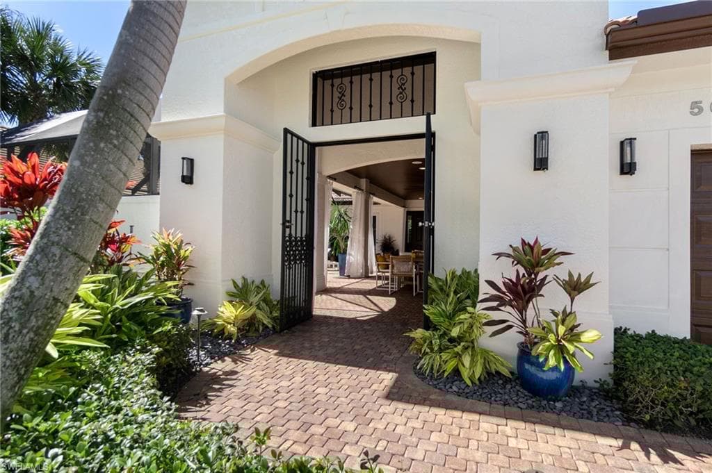 5066 Rustic Oaks Cir, Naples, FL 34105-5