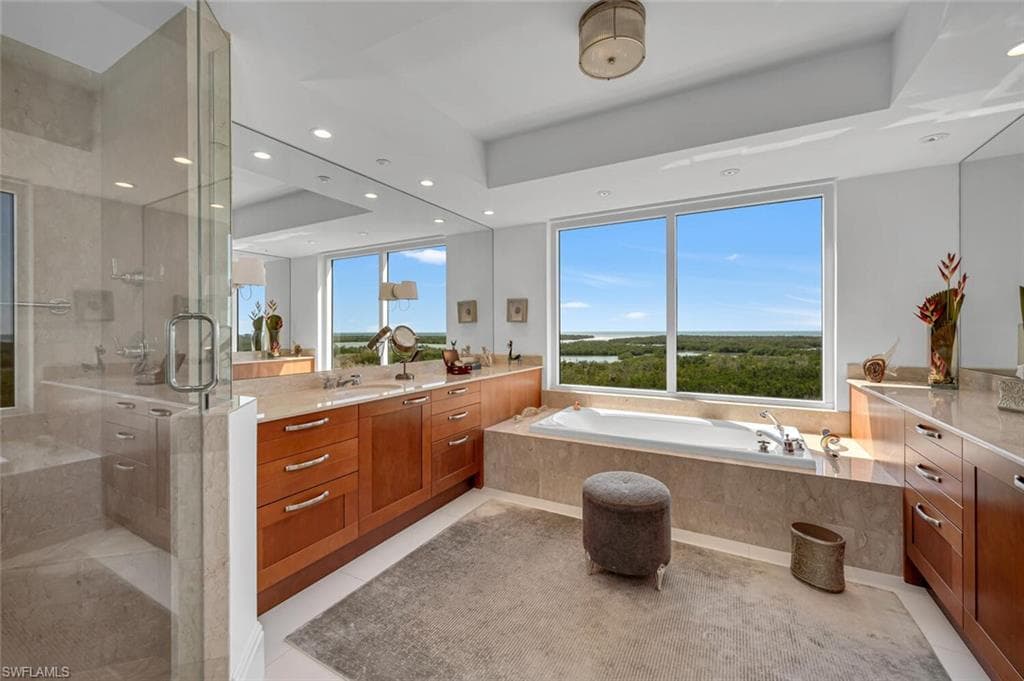 13675 Vanderbilt Dr 810, Naples, FL 34110-11