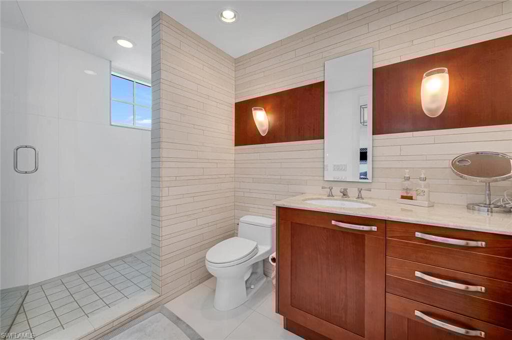 13675 Vanderbilt Dr 810, Naples, FL 34110-16