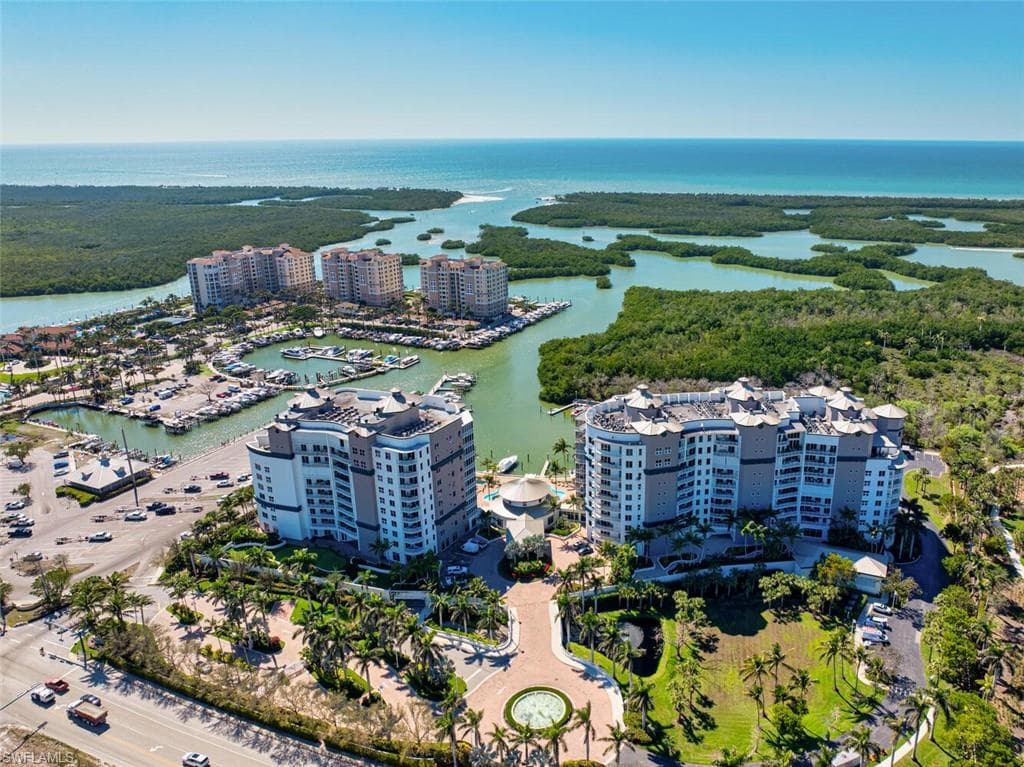 13675 Vanderbilt Dr 810, Naples, FL 34110-2