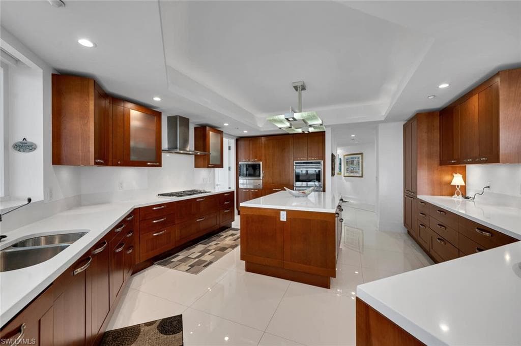 13675 Vanderbilt Dr 810, Naples, FL 34110-4