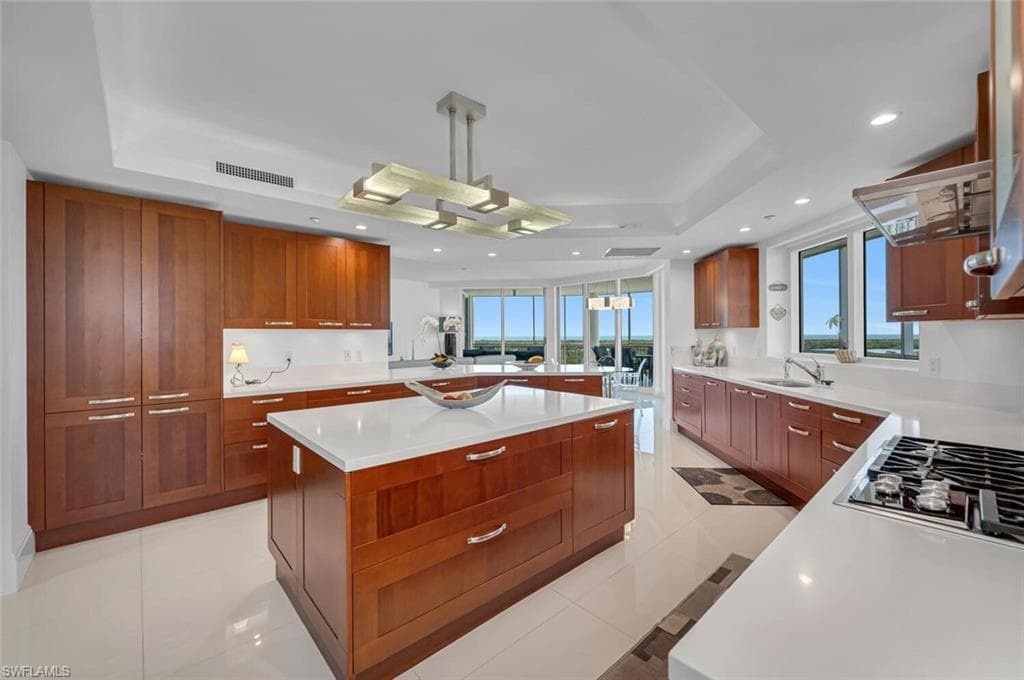 13675 Vanderbilt Dr 810, Naples, FL 34110-5