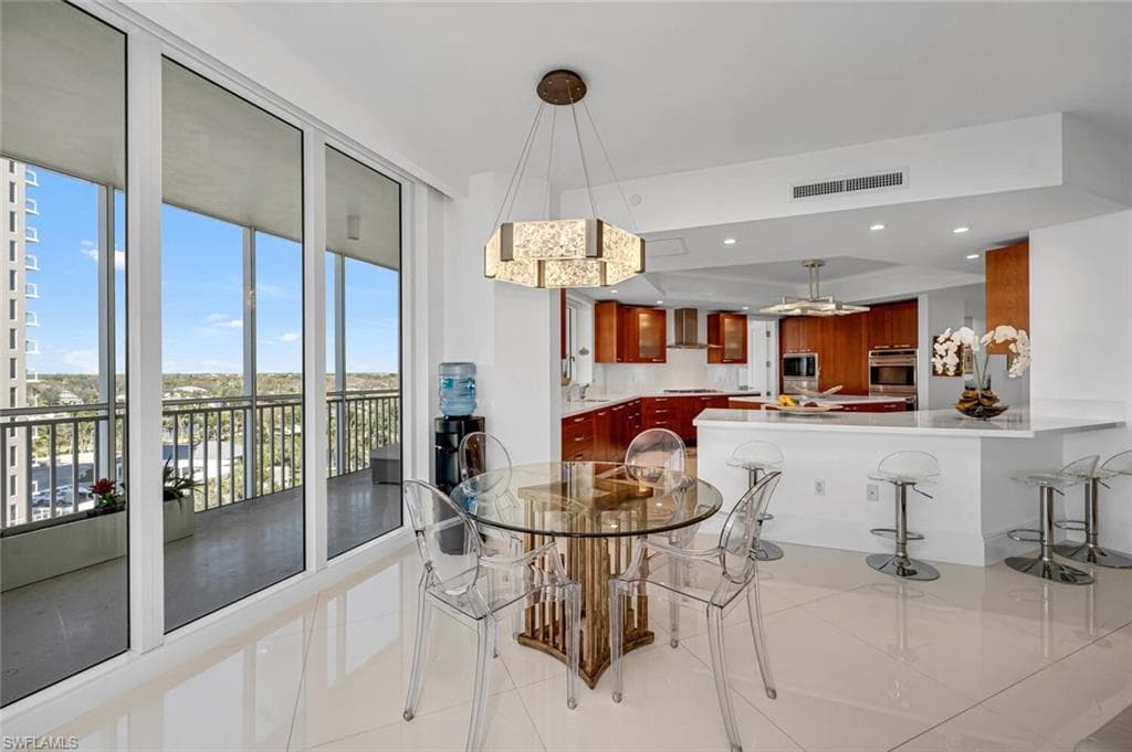 13675 Vanderbilt Dr 810, Naples, FL 34110-6