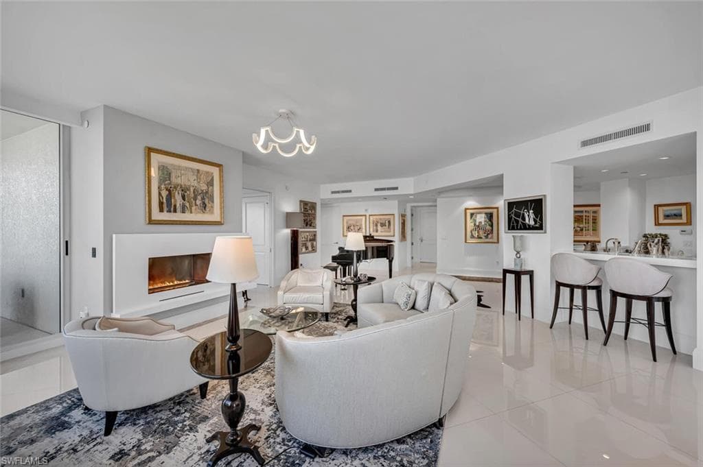 13675 Vanderbilt Dr 810, Naples, FL 34110-7