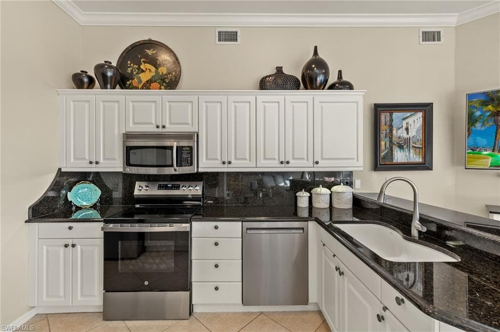 945 Eastham Way H203, Naples, FL 34104-15