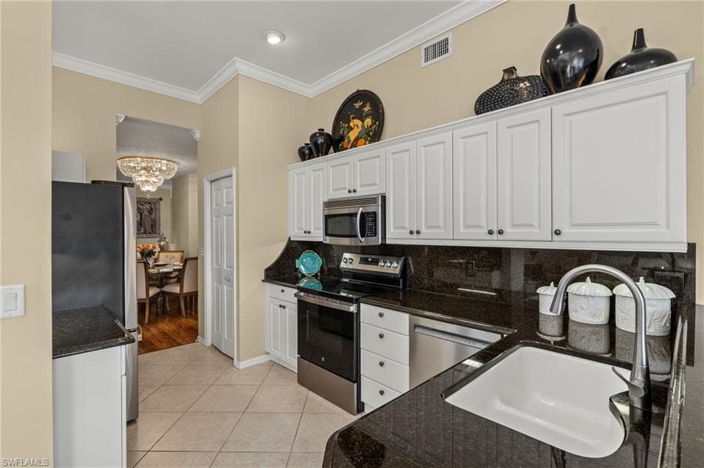 945 Eastham Way H203, Naples, FL 34104-17