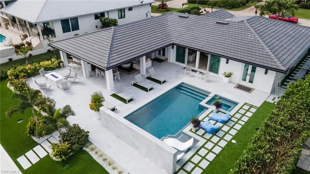 1565 Mullet Ln, Naples, FL 34102-15