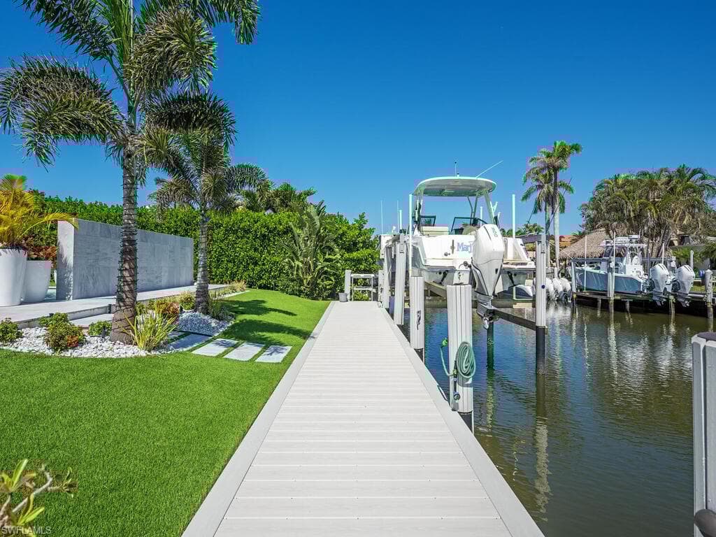 1565 Mullet Ln, Naples, FL 34102-16