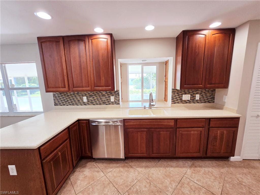 1404 15th St, Cape Coral, FL 33990-9