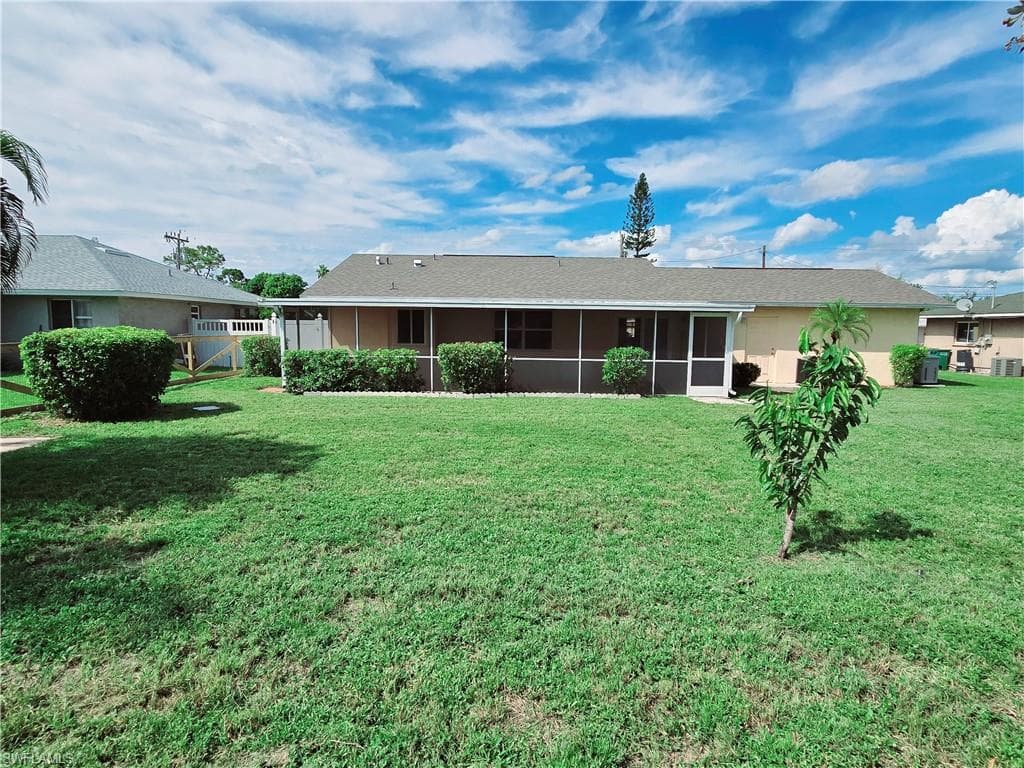 1404 15th St, Cape Coral, FL 33990-28