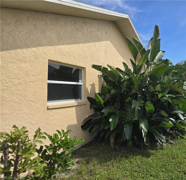 1404 15th St, Cape Coral, FL 33990-31
