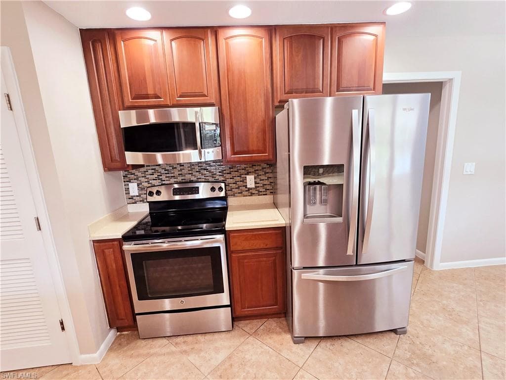 1404 15th St, Cape Coral, FL 33990-8