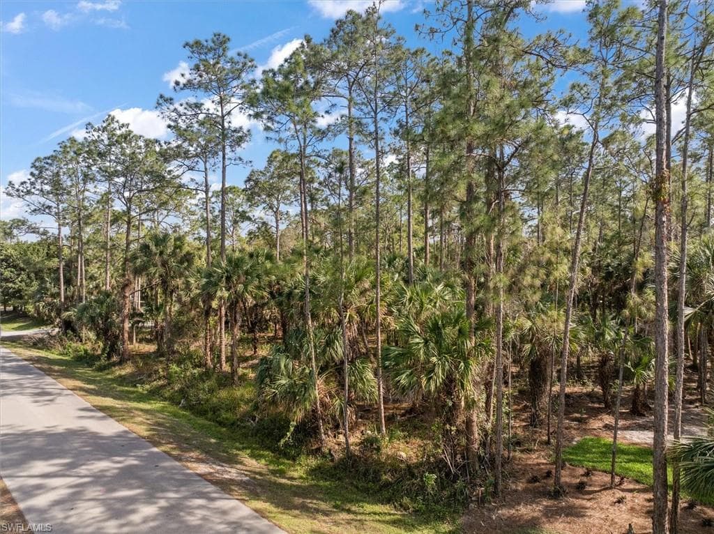 810 20th Ave NW, Naples, FL 34120-4