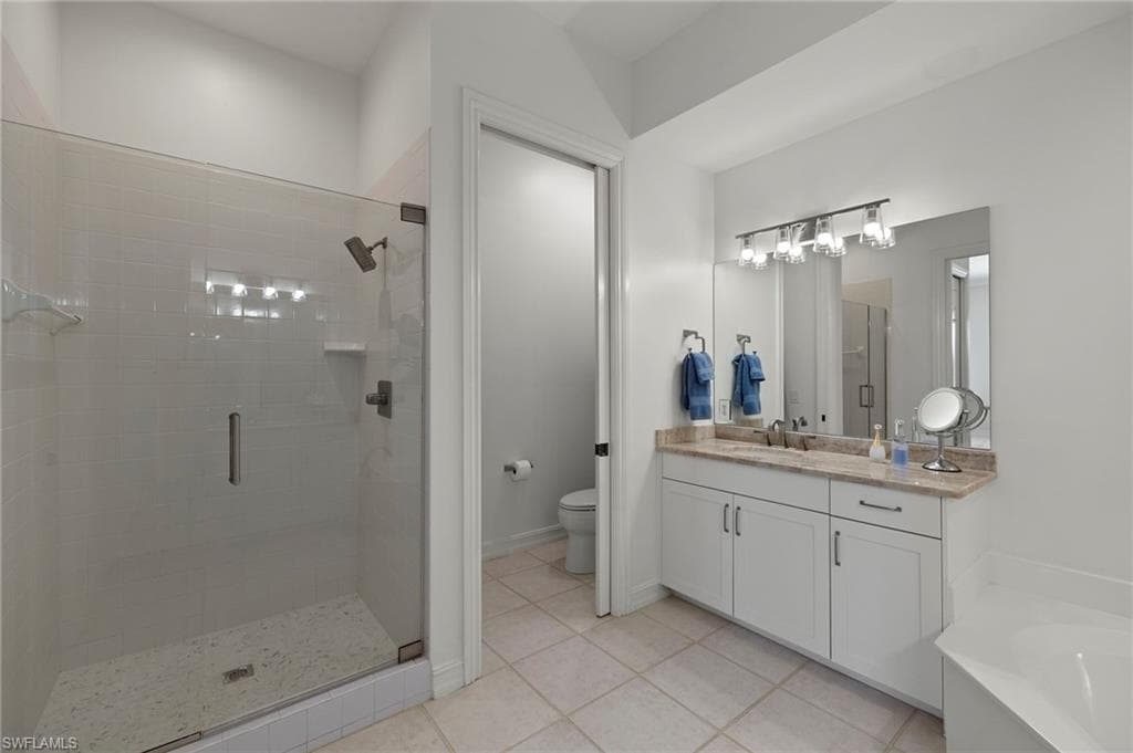 815 Bentwater Cir 203, Naples, FL 34108-13