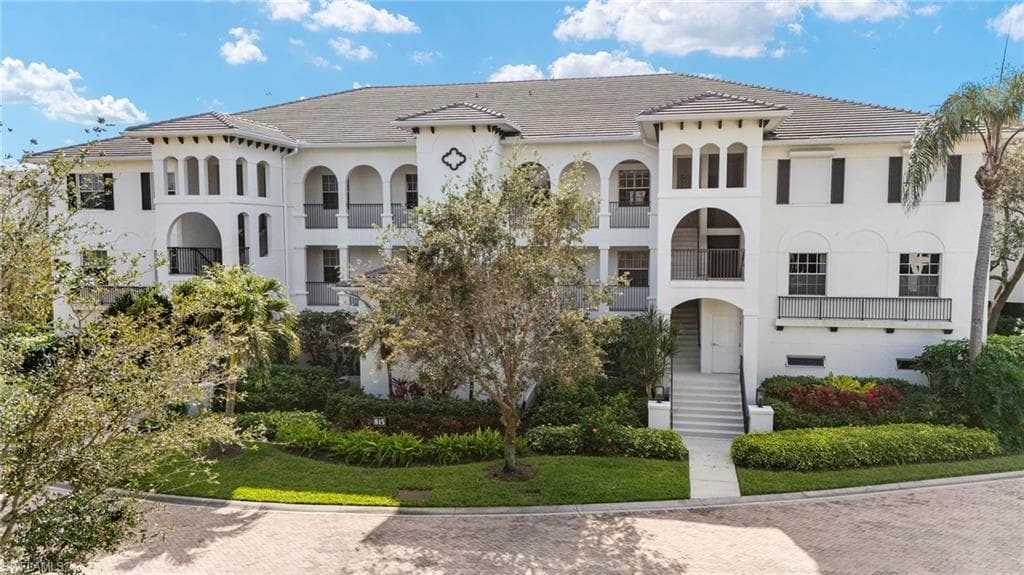 815 Bentwater Cir 203, Naples, FL 34108-18