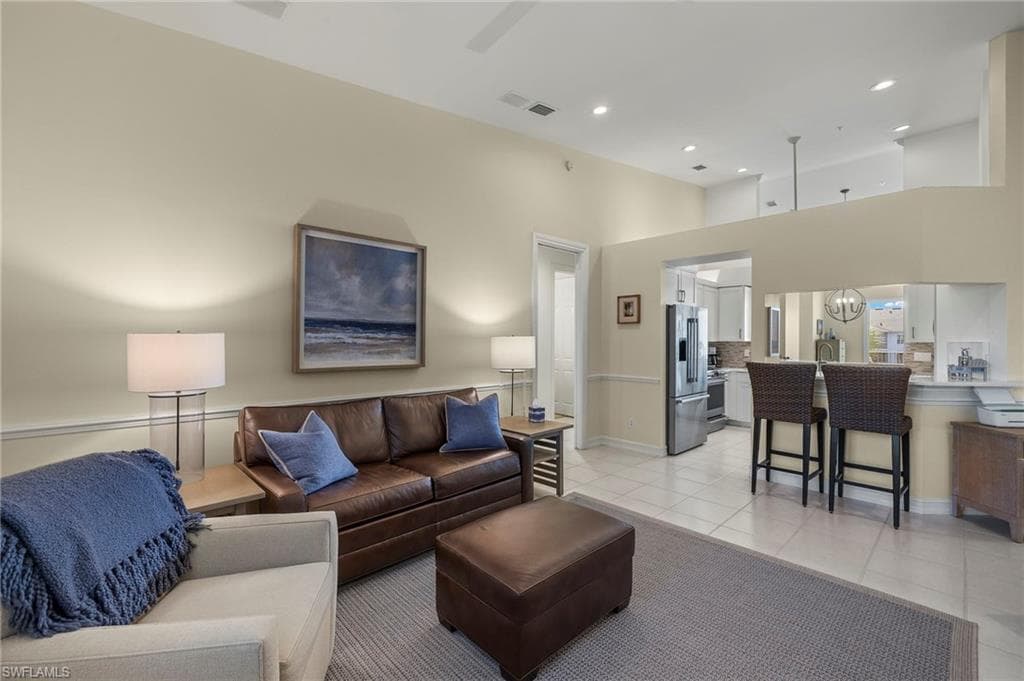 815 Bentwater Cir 203, Naples, FL 34108-3