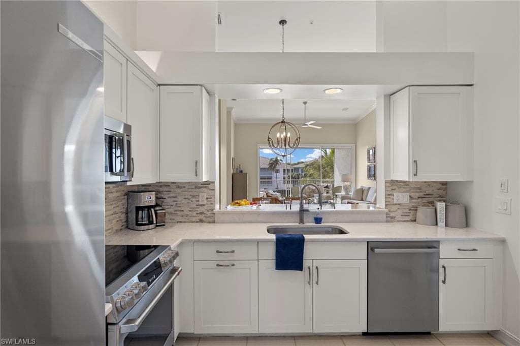 815 Bentwater Cir 203, Naples, FL 34108-4