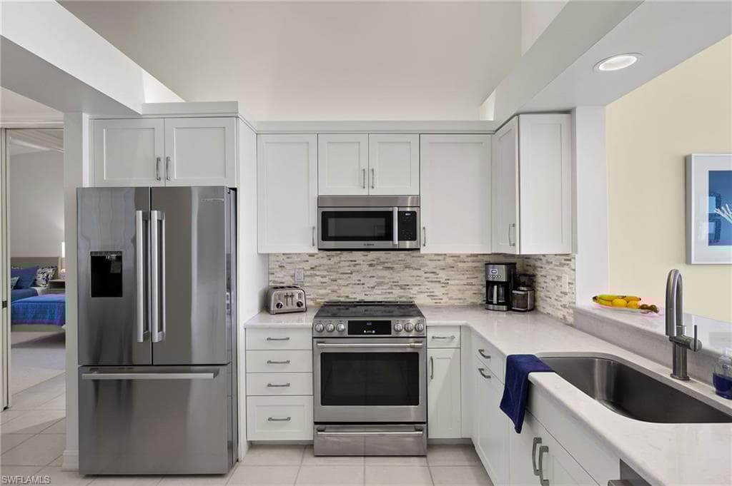 815 Bentwater Cir 203, Naples, FL 34108-5