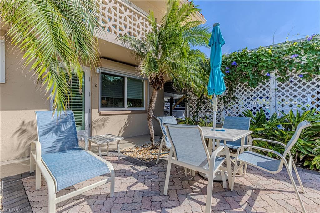 320 14th Ave S 320e, Naples, FL 34102-17