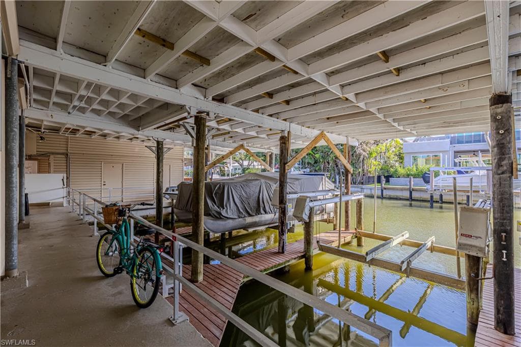 320 14th Ave S 320e, Naples, FL 34102-18