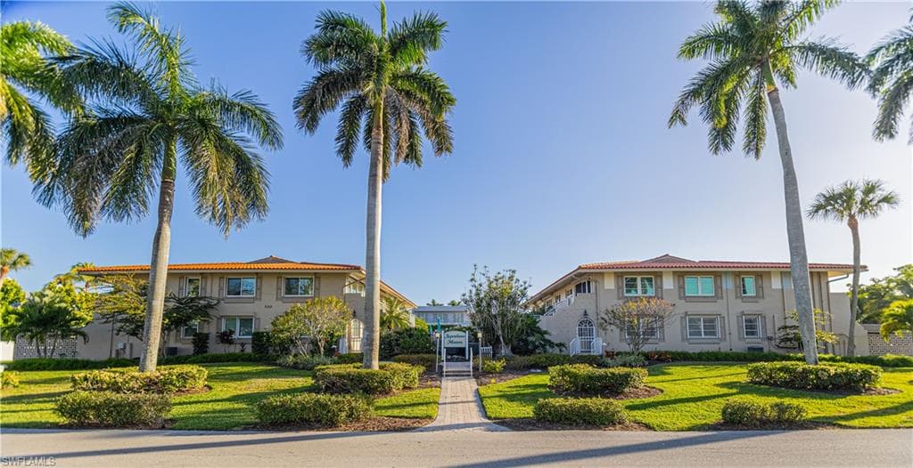 320 14th Ave S 320e, Naples, FL 34102-22