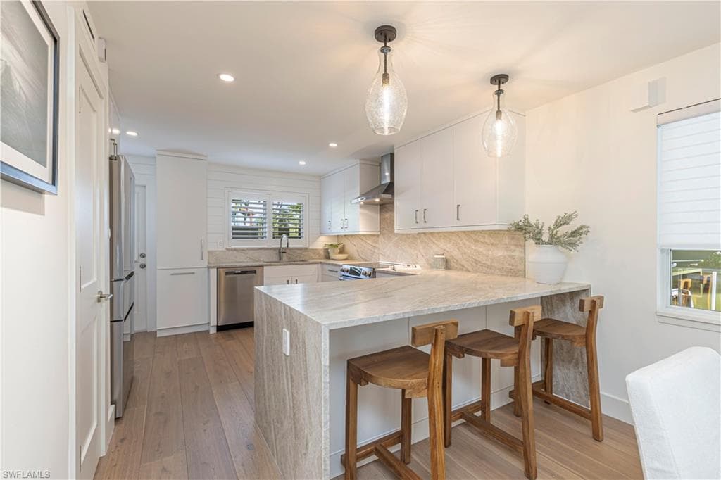 320 14th Ave S 320e, Naples, FL 34102-3