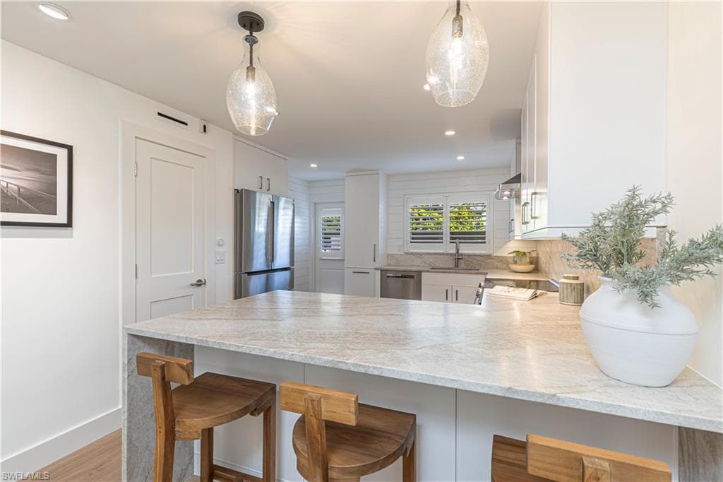 320 14th Ave S 320e, Naples, FL 34102-4