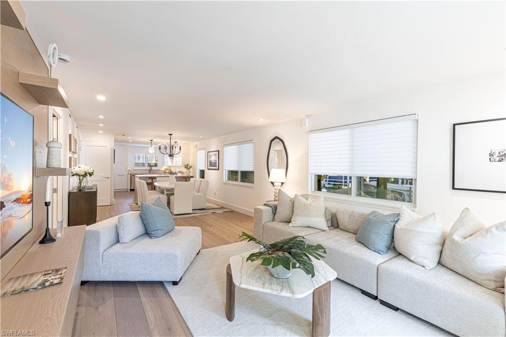 320 14th Ave S 320e, Naples, FL 34102-5