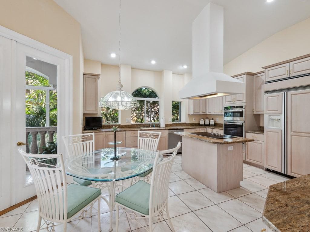 600 Via Mezner 1502, Naples, FL 34108-10